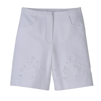 Bílé – Vyšívané gabardénové bermudy